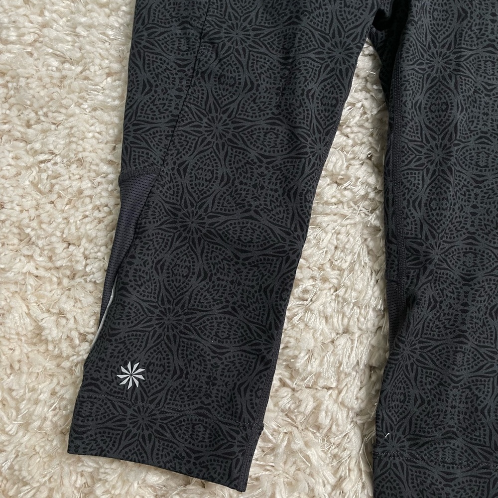 Athleta Patterned Cropped Athletic Legging Size Xs - image 5
